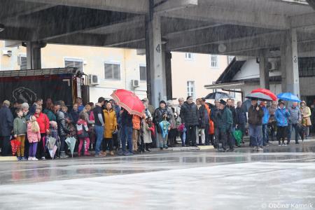Dobrodošel mamut v Kamniku je dobil svoje mesto bronasti mamut v naravni velikosti, ki stoji v Mamutovem parku (15)